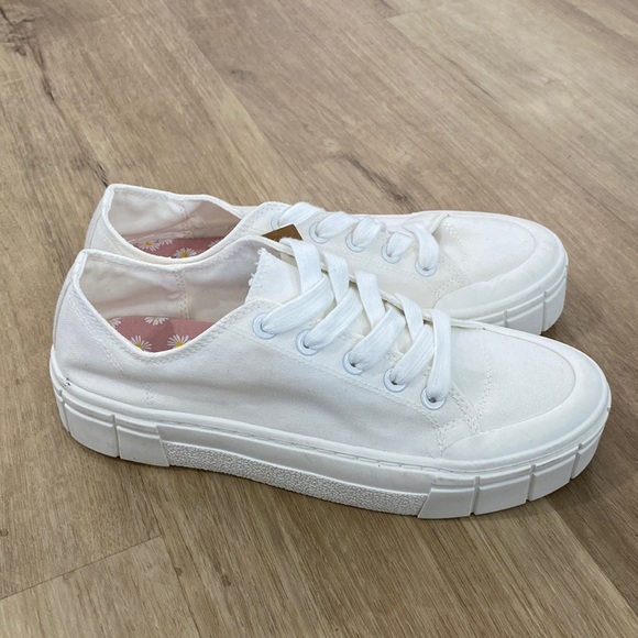 Mad Love Shoes - NEW Women’s Mad Love Fran Platform Sneakers